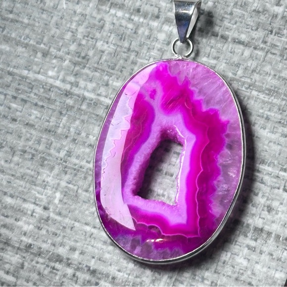 Artisan Vibrant Pink Agate Geode Pendant Druzy New - Picture 1 of 8